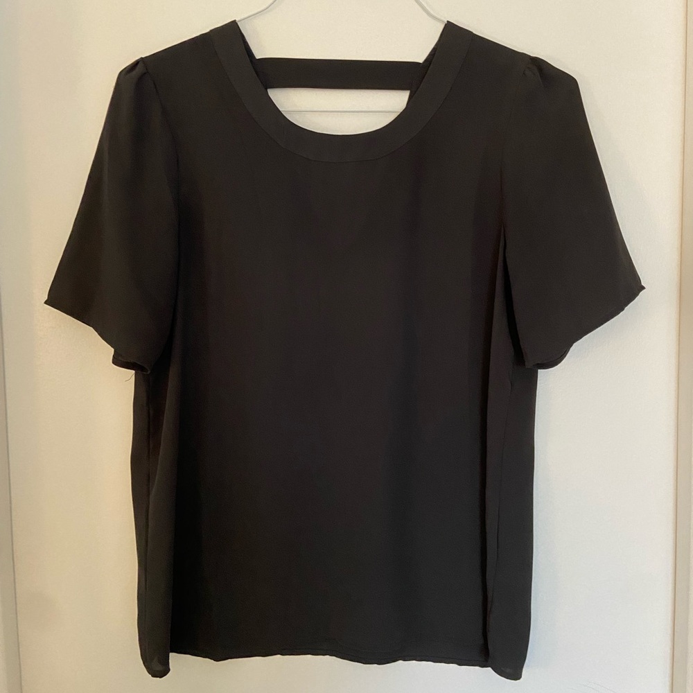 Gray Short Sleeve Shirt Size Small by Halogen - V back